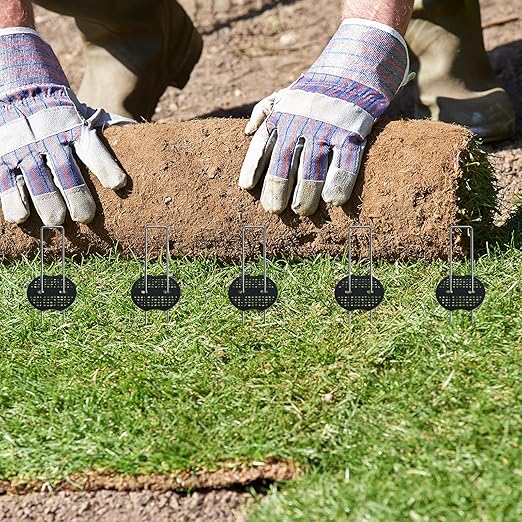 Finderomend 100 Pack Landscape Staples and 100 Pack Gaskets,8" 11 Gauge Galvanized Steel Garden Staples with Black Pads,Landscape Pins Turf Staples for Securing Weed Barrier Fabric Artificial Grass