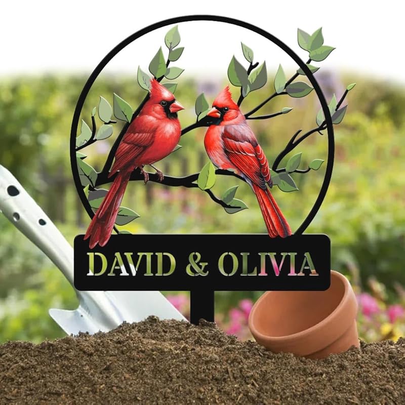 Personalized Name Garden Cardinal Metal Signs with Stake, Custom Family Name Yard Decor for Outdoor Outside, Cardinal Lawn Patio Stake Gardening Enthusiasts Grandmothers Gift