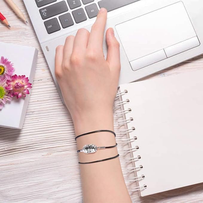 Aromatherapy Essential Oil Diffuser Necklace 316L Stainless Steel Adjustable Pendulum Pattern Aroma Necklace with 4PCS Refill Sticks, Retro Hollow Design Relaxation Necklaces Gifts