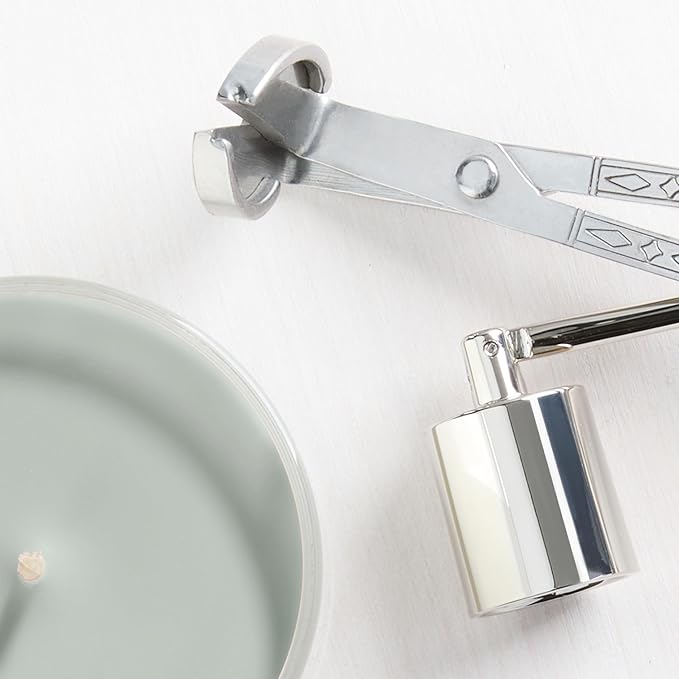 Yankee Candle Large Jar Scented Candle with up to 150 Hour Burn Time, Premium Plant Wax Blend for Consistent Burn, 22 oz Jar Candle with Room Filling Fragrance, Beach Walk