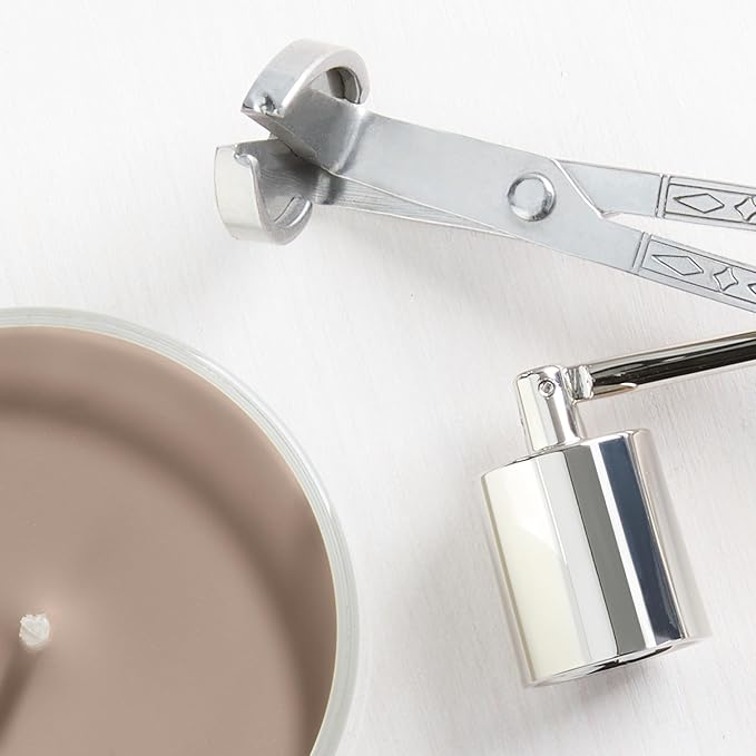 Yankee Candle Large Jar Scented Candle with up to 150 Hour Burn Time, Premium Plant Wax Blend for Consistent Burn, 22 oz Jar Candle with Room Filling Fragrance, Seaside Woods