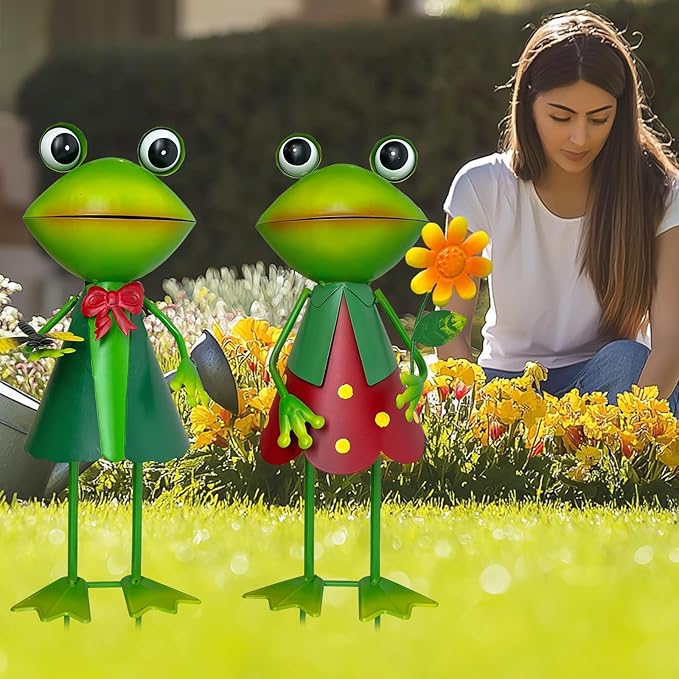 HONGLAND 3D Frog Metal Yard Art - Garden Decor for Outside - Handcrafted Frog Figurine for Lawn Patio Pathway Yard Holiday Garden Stake (with Dragonfly)