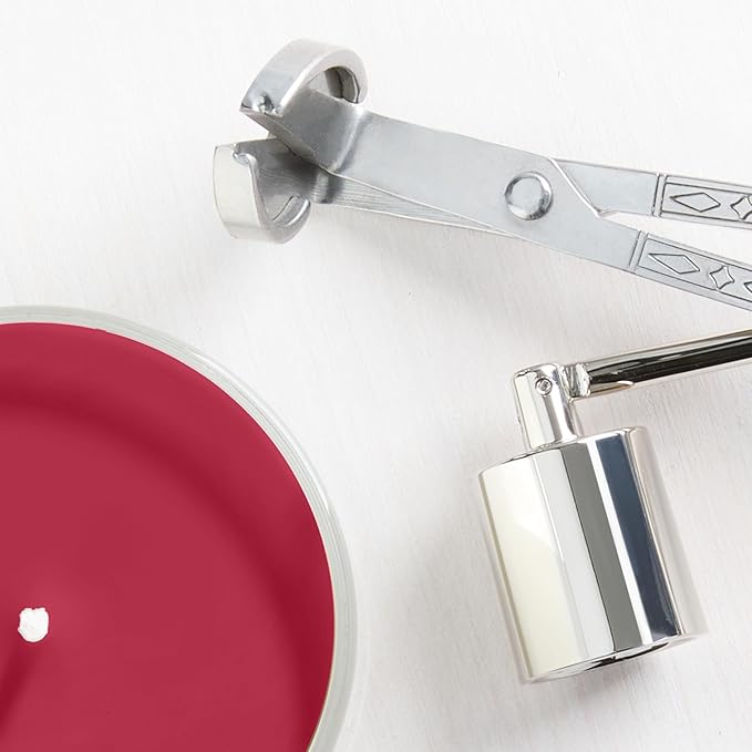 Yankee Candle Large Jar Scented Candle with up to 150 Hour Burn Time, Premium Plant Wax Blend for Consistent Burn, 22 oz Jar Candle with Room Filling Fragrance, Christmas Magic