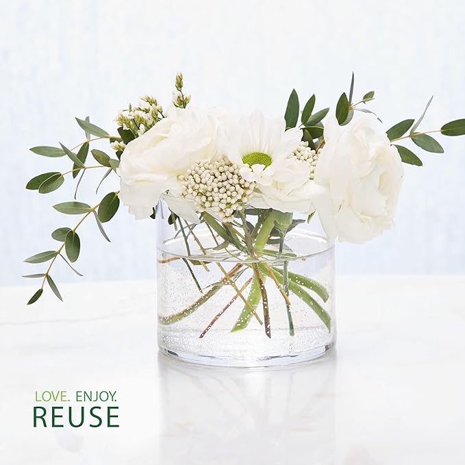 Yankee Candle 3 Wick Candle Jar, Scented Candle with up to 40 Hours of Burn Time, Premium Plant Wax Blend for Consistent Long Lasting Scent from First to Last Burn, White Strawberry Bellini