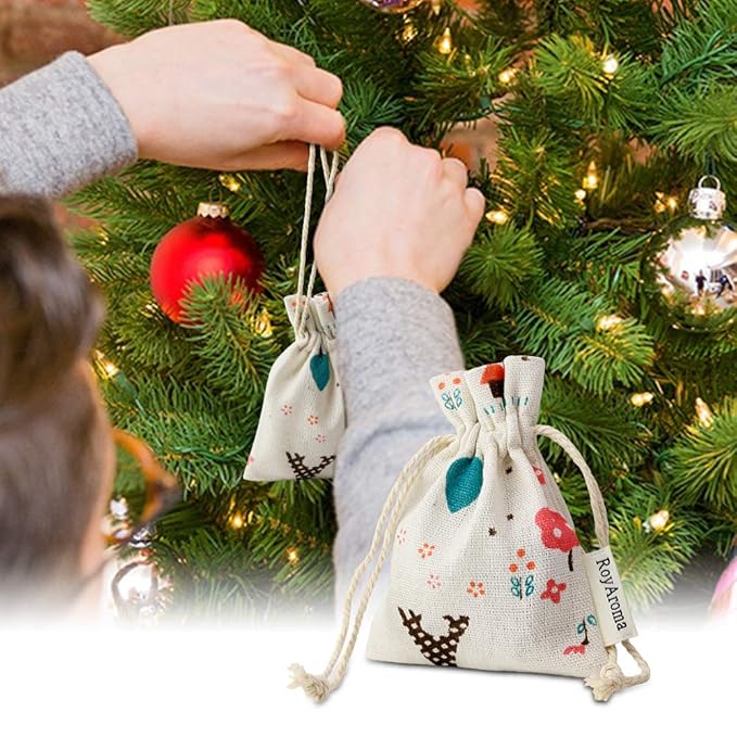 2PCS 30mm Car Aromatherapy Essential Oil Diffuser Stainless Steel Locket with Vent Clip 12 Felt Pads