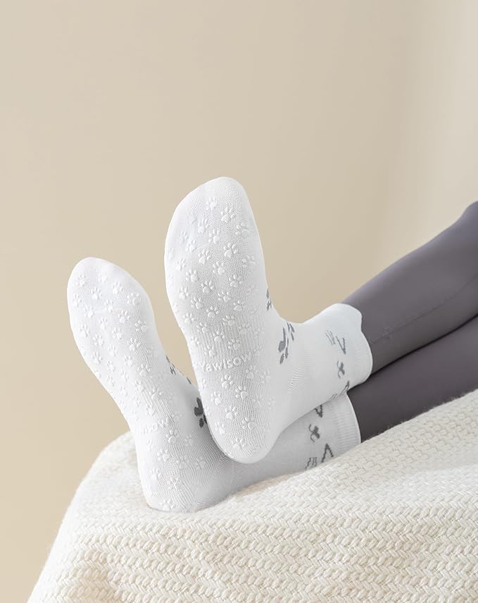 Yawlsow Pilates Grip Socks for Women Cute Yoga Grippy Non Slip Non Skid Cat Socks with Cat Paw Gripper for Barre Workout