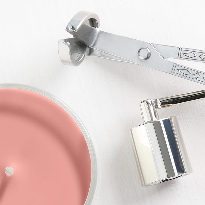 Yankee Candle Large Jar Scented Candle with up to 150 Hour Burn Time, Premium Plant Wax Blend for Consistent Burn, 22 oz Jar Candle with Room Filling Fragrance, White Strawberry Bellini