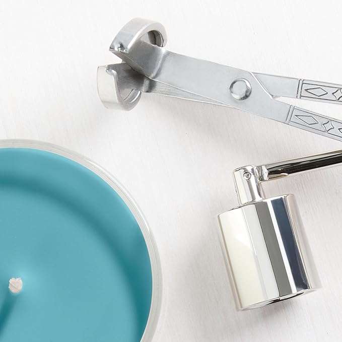 Yankee Candle Large Jar Scented Candle with up to 150 Hour Burn Time, Premium Plant Wax Blend for Consistent Burn, 22 oz Jar Candle with Room Filling Fragrance, Beach Escape