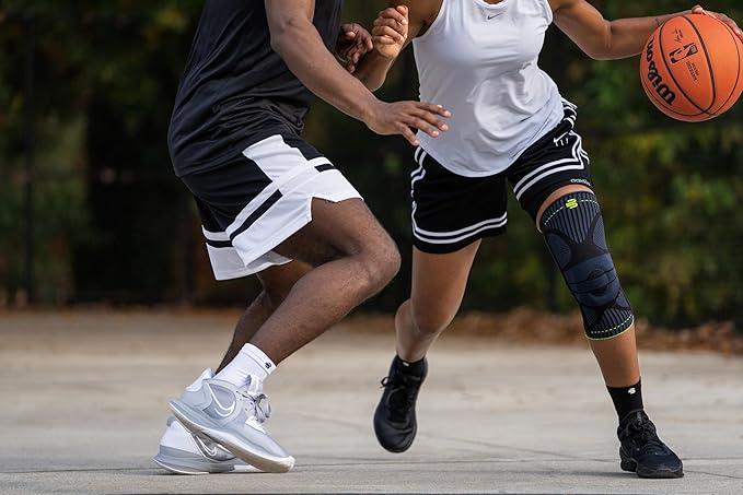 Bauerfeind Sports Knee Support - Knee Brace for Pain Relief and Stabilization - Patellar Knee Pad for Enhanced Support - Targeted Compression - Lightweight & Durable