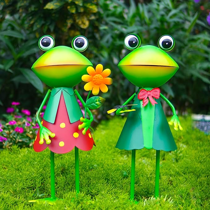 HONGLAND 3D Frog Metal Yard Art - Garden Decor for Outside - Handcrafted Frog Figurine for Lawn Patio Pathway Yard Holiday Garden Stake (with Dragonfly)